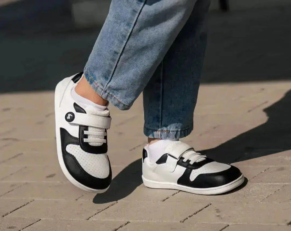 Be Lenka Kids - Scoot White & Black - Zapatillas Barefoot infantiles blancas y negras