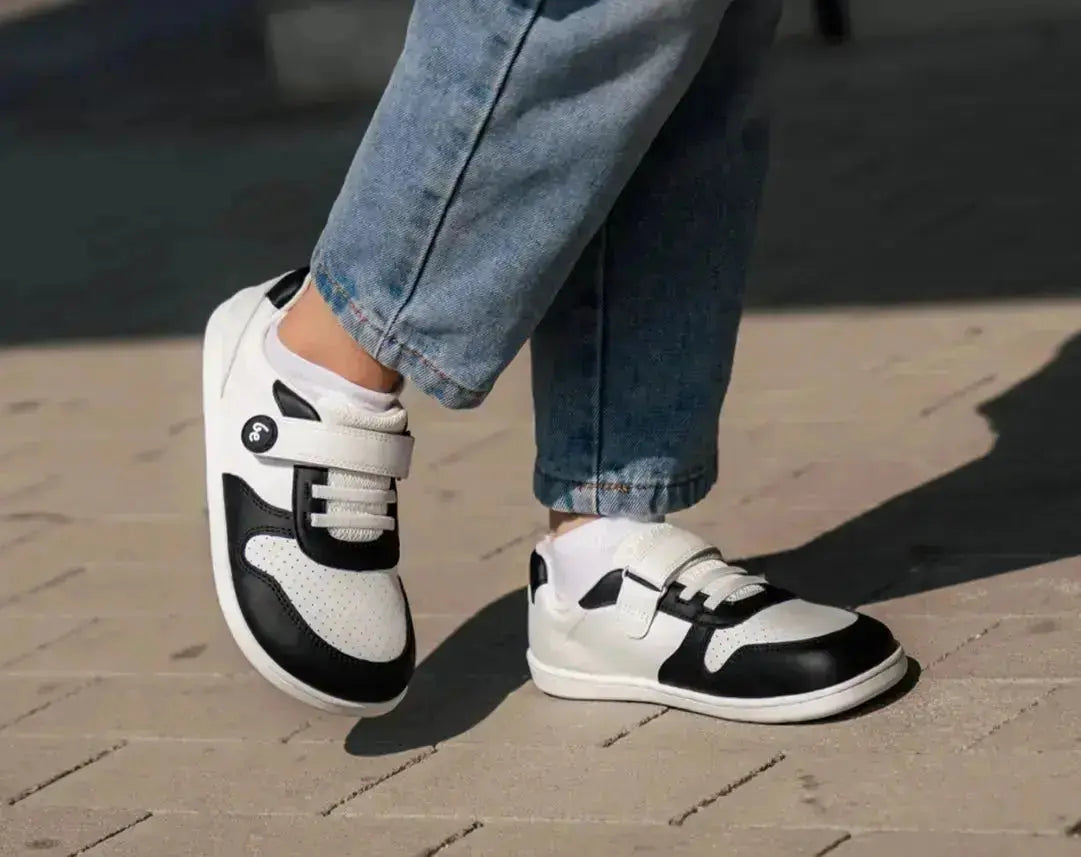 Be Lenka Kids - Scoot White & Black - Zapatillas Barefoot infantiles blancas y negras