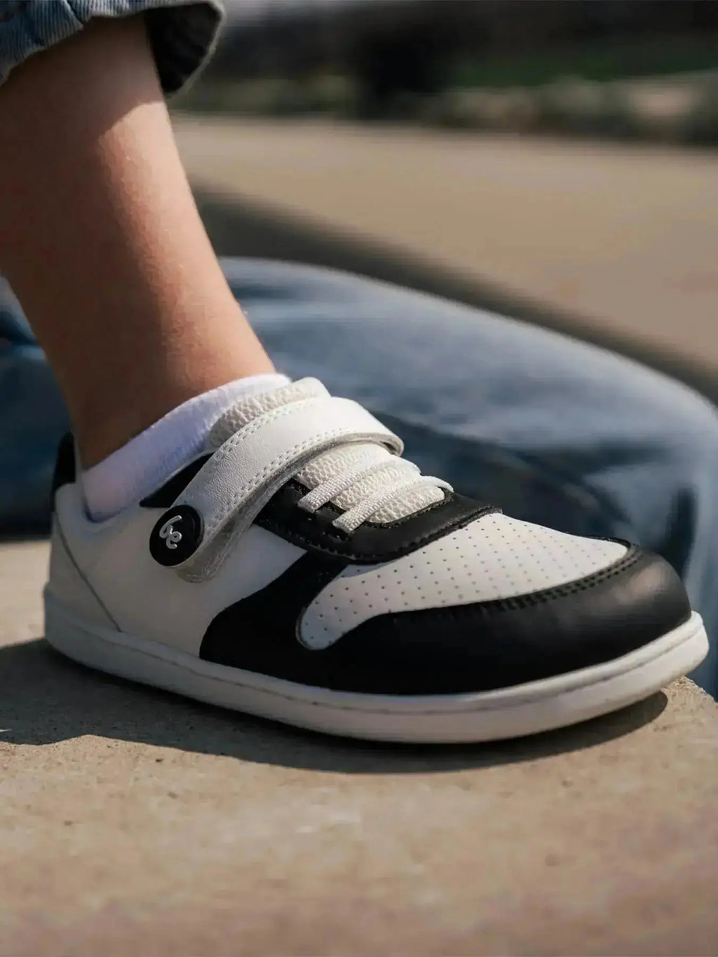 Be Lenka Kids - Scoot White & Black - Zapatillas Barefoot infantiles blancas y negras