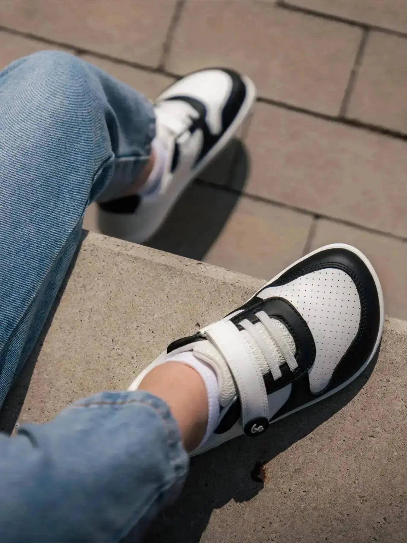 Be Lenka Kids - Scoot White & Black - Zapatillas Barefoot infantiles blancas y negras