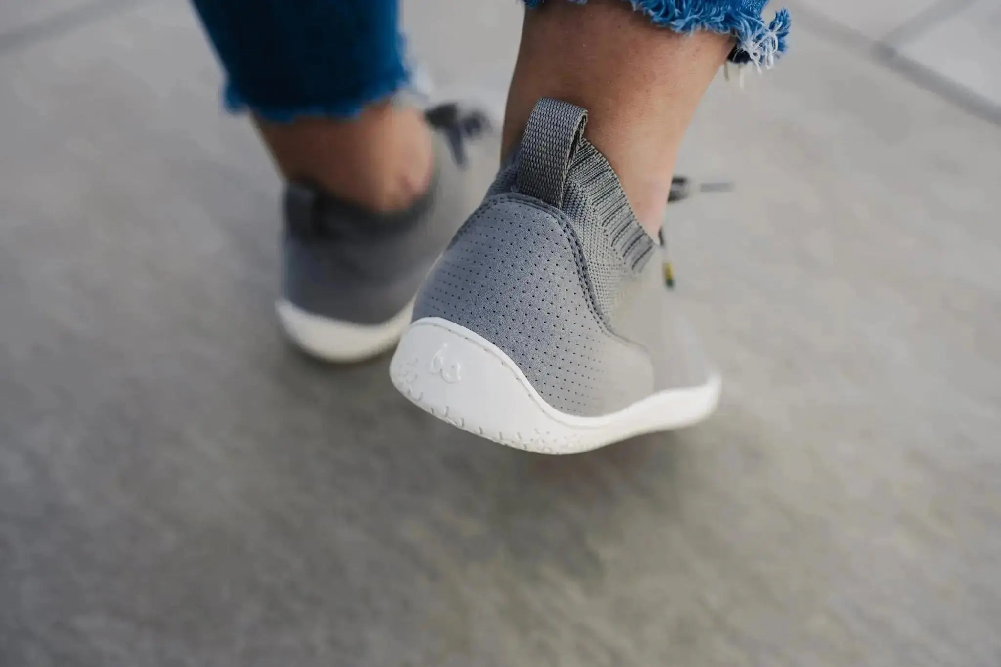 Be Lenka - Stride Grey & White - Zapatillas barefoot unisex grises talla 42