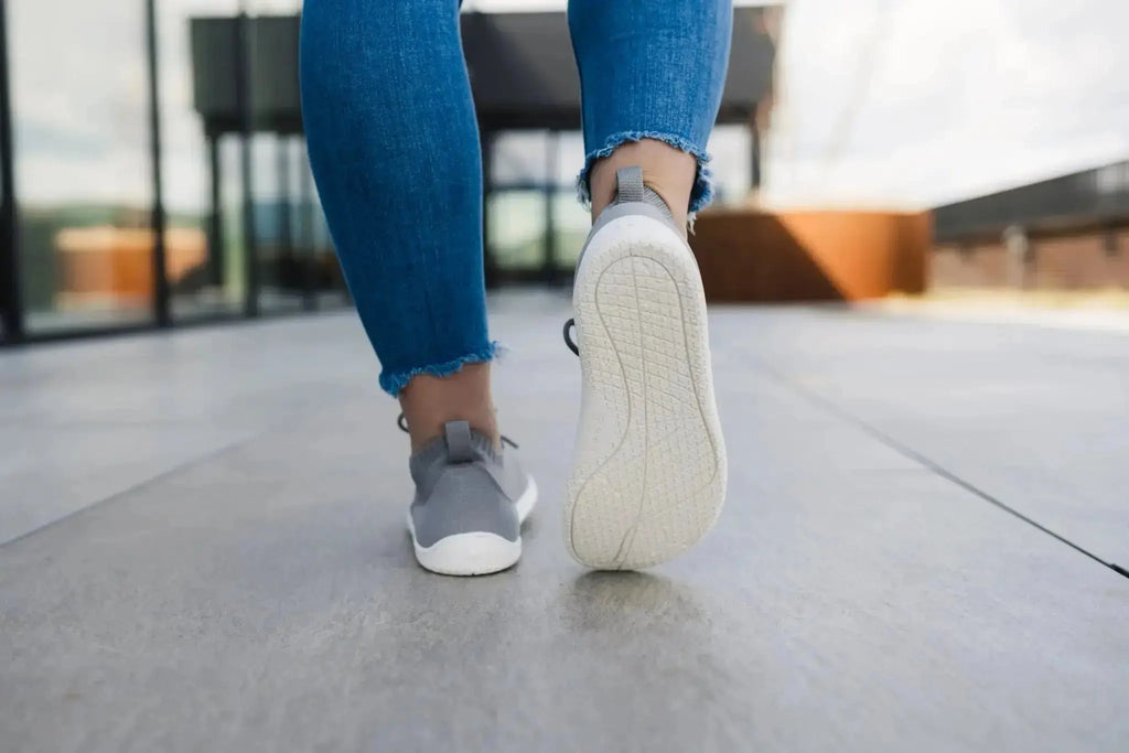 Be Lenka - Stride Grey & White - Zapatillas barefoot unisex grises talla 42
