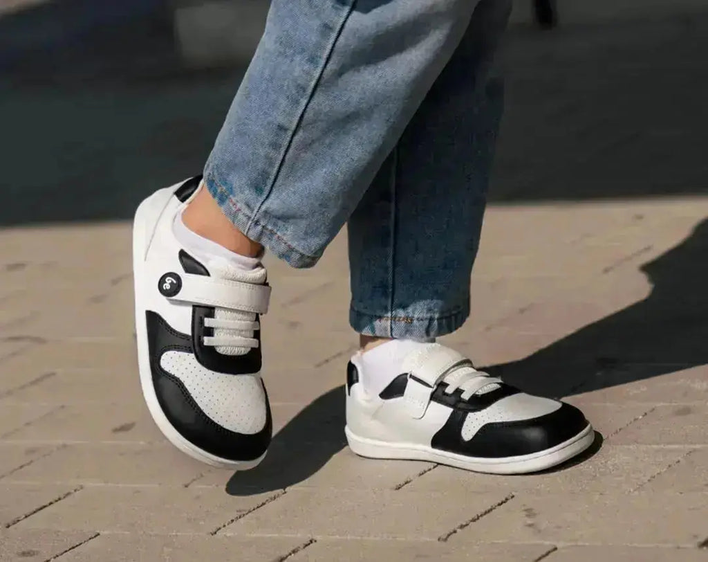 Be Lenka Kids - Scoot White & Black - Zapatillas Barefoot infantiles blancas y negras