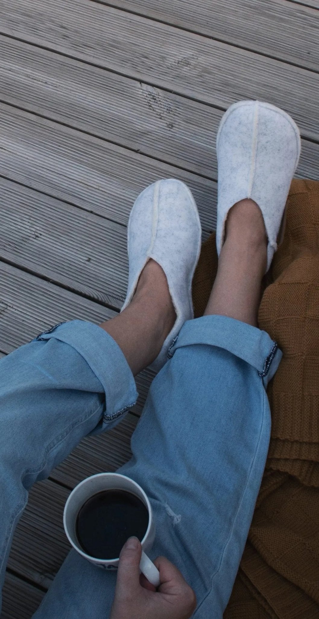 Omaking - Tohkri White - babuchas de casa barefoot fieltro y lana