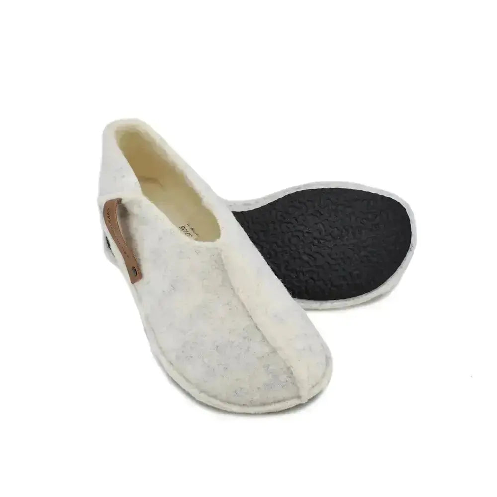 Omaking - Tohkri White - babuchas de casa barefoot fieltro y lana unisex