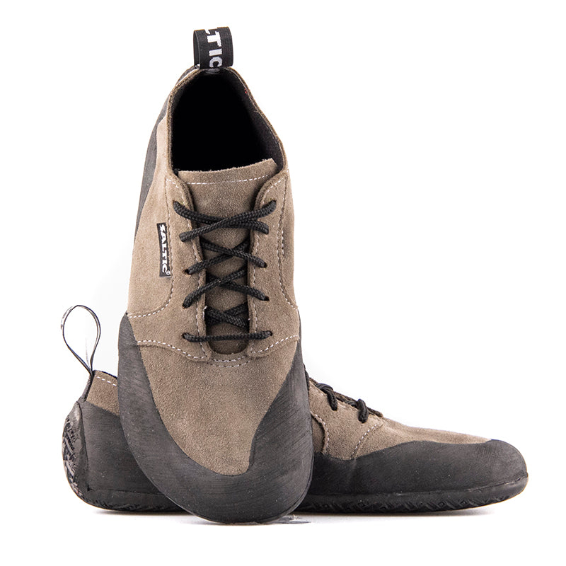 Saltic Outdoor Flat Brown - Zapatillas barefoot unisex para senderismo marrones