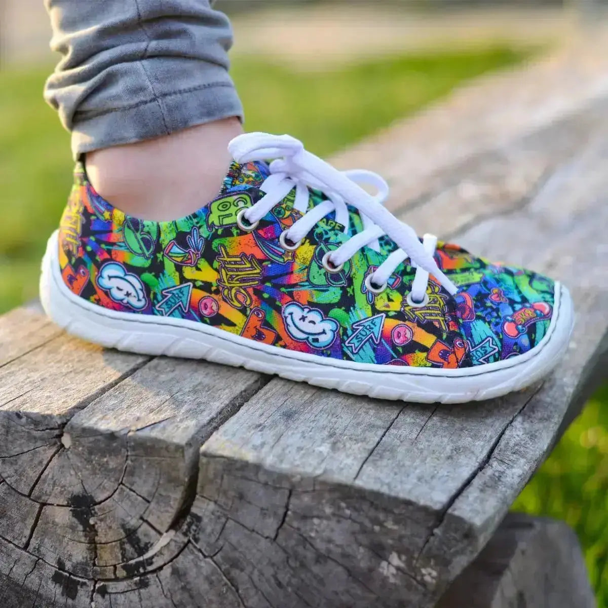Fare Bare Sicilky Graffiti - Lonetas barefoot unisex azul marino con estampado de graffiti
