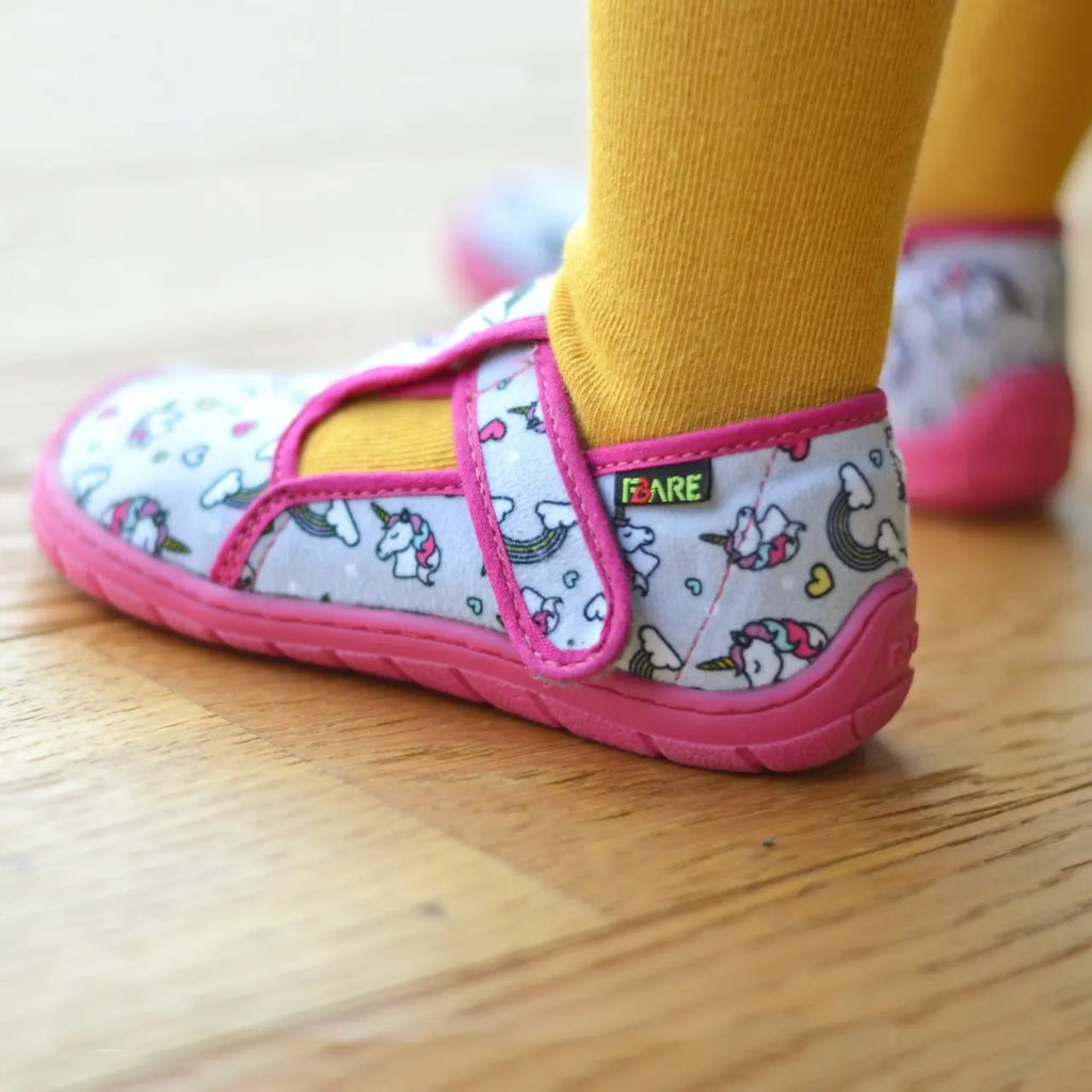 Fare Bare Slippers Grey Unicorns - Zapatillas de casa barefoot infantiles grises con estampado de unicornios  Cacles Barefoot