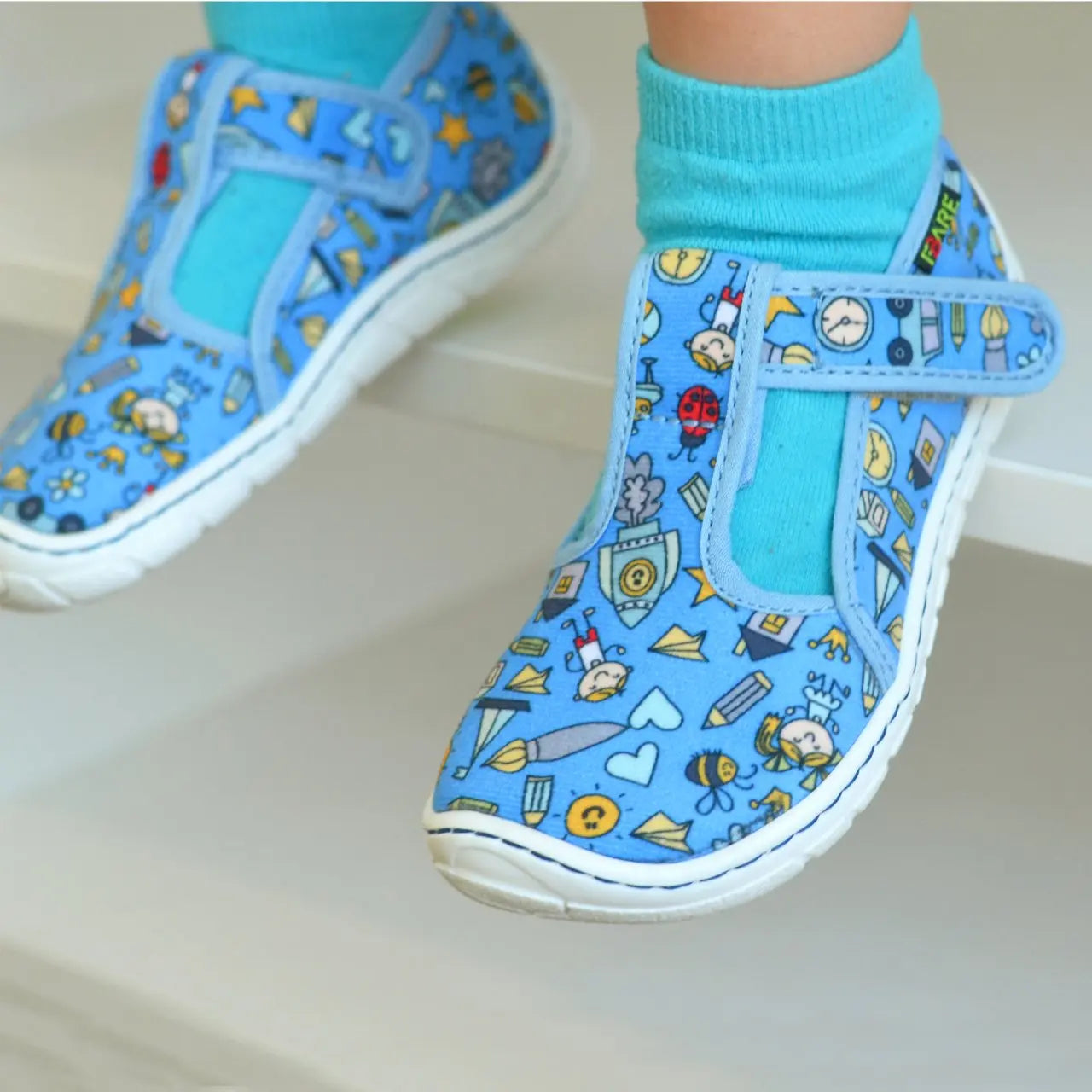 Fare Bare Slippers Light Blue - Zapatillas de casa barefoot infantiles azules con estampado de dibujitos  Cacles Barefoot