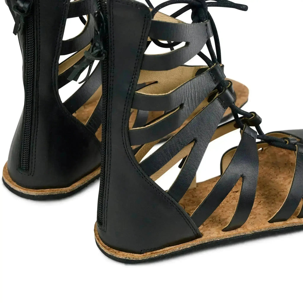 Koel Arina Napa Black - sandalias barefoot romanas de cordones negras para mujer