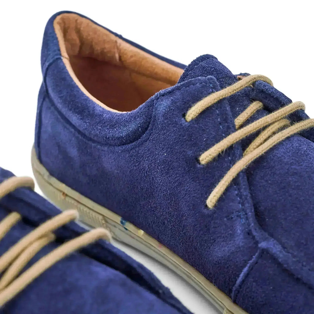 Koel - Fago Suede Navy - Náuticos barefoot "Wallabee" unisex