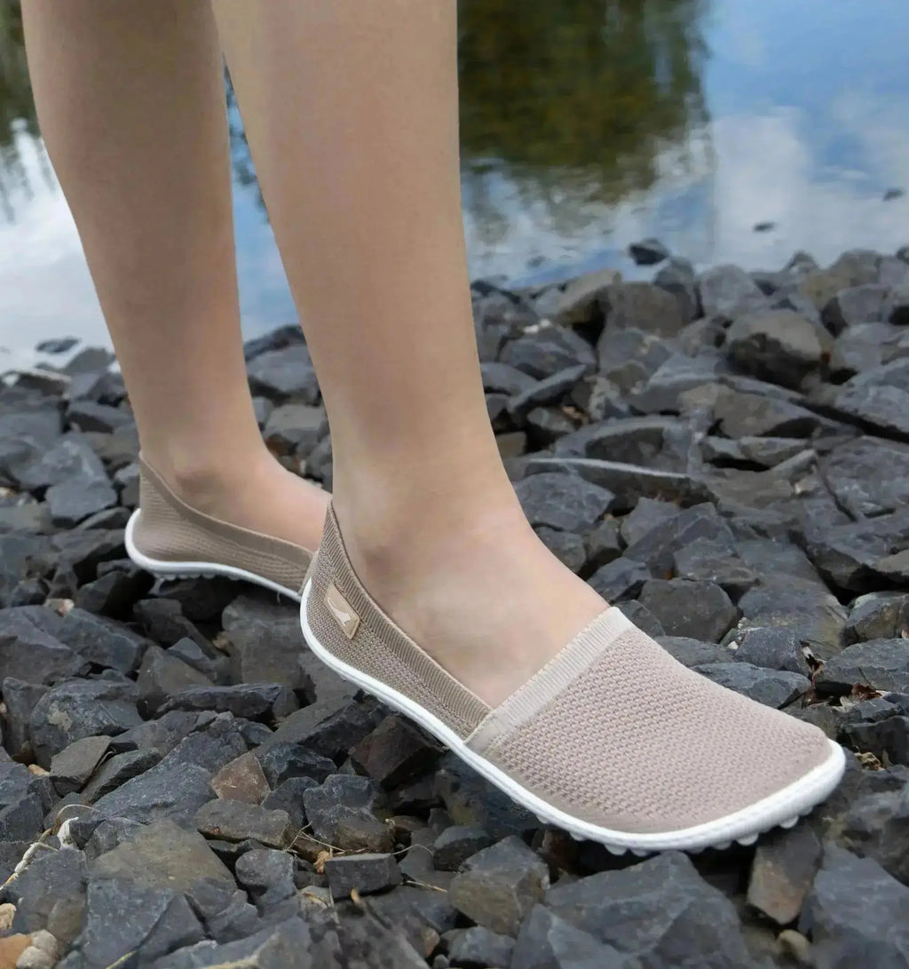 Leguano Slip-ons Flair Sand - Zapatillas barefoot ligeras para mujer