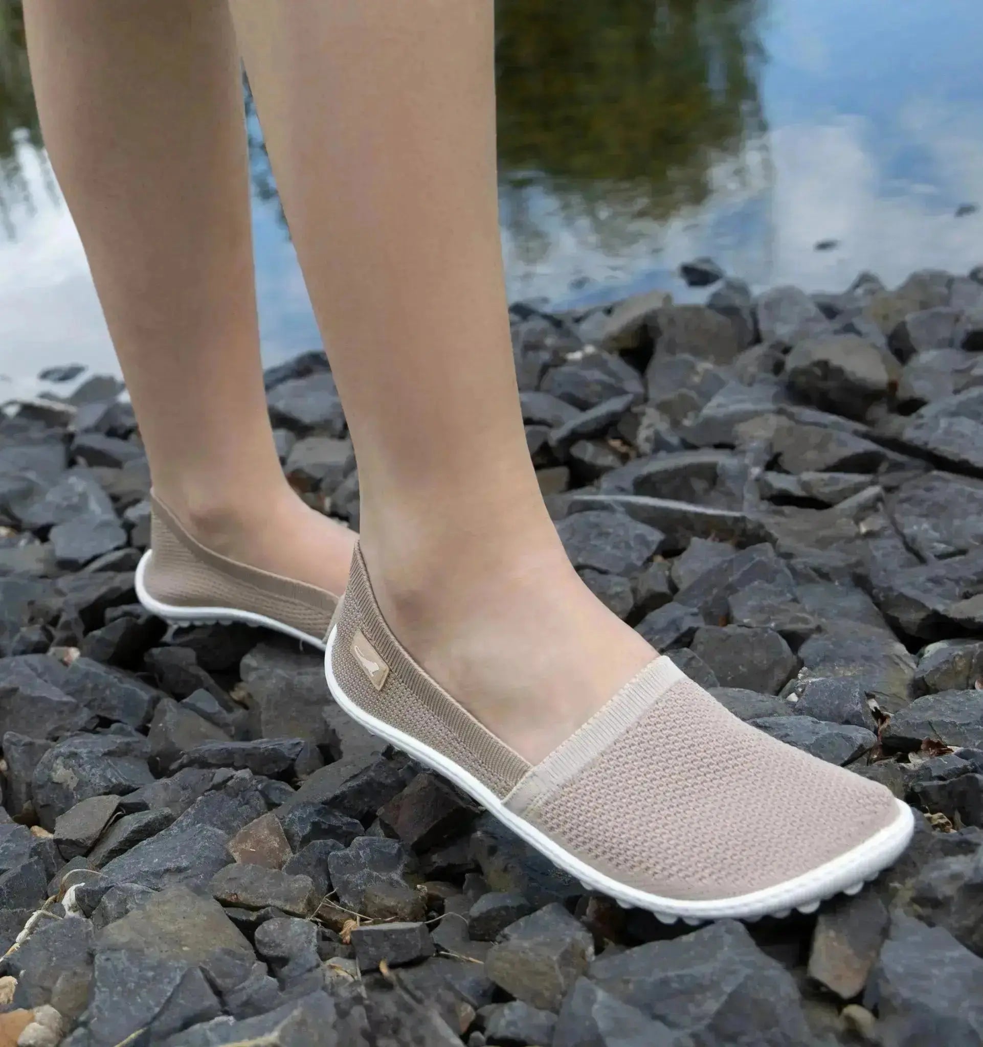 Leguano Slip-ons Flair Sand - Zapatillas barefoot ligeras para mujer