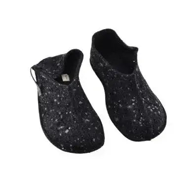 OmaKing - Tohkri Grey & Dots - babuchas de casa barefoot de fieltro unisex