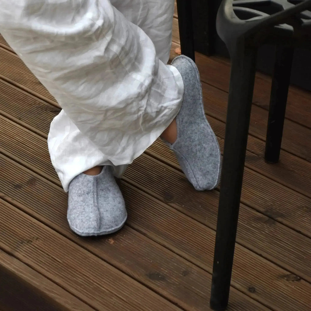 Omaking - Gris Tohkri - babouches d'intérieur barefoot en feutre