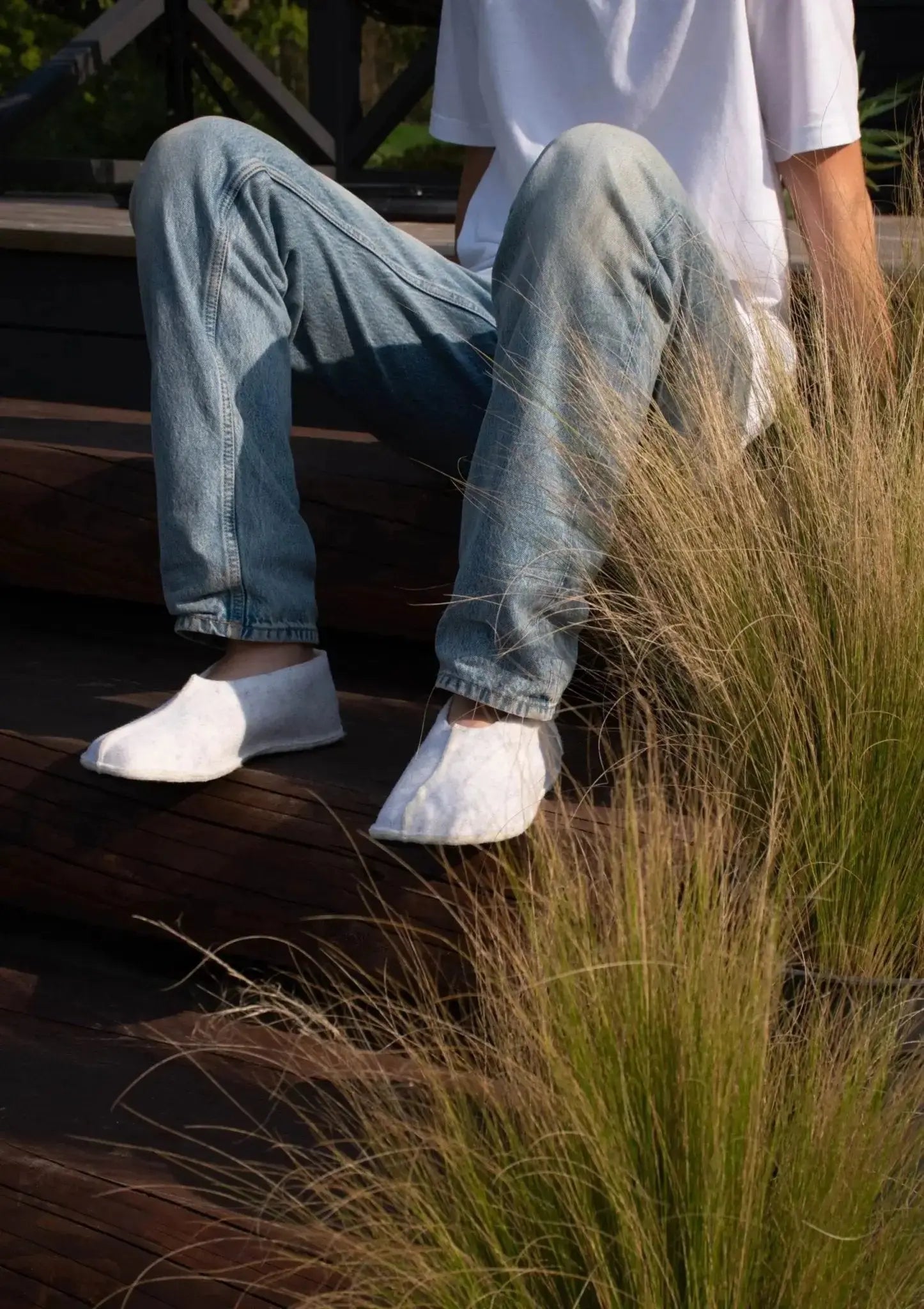 Omaking - Tohkri White - babuchas de casa barefoot fieltro y lana unisex