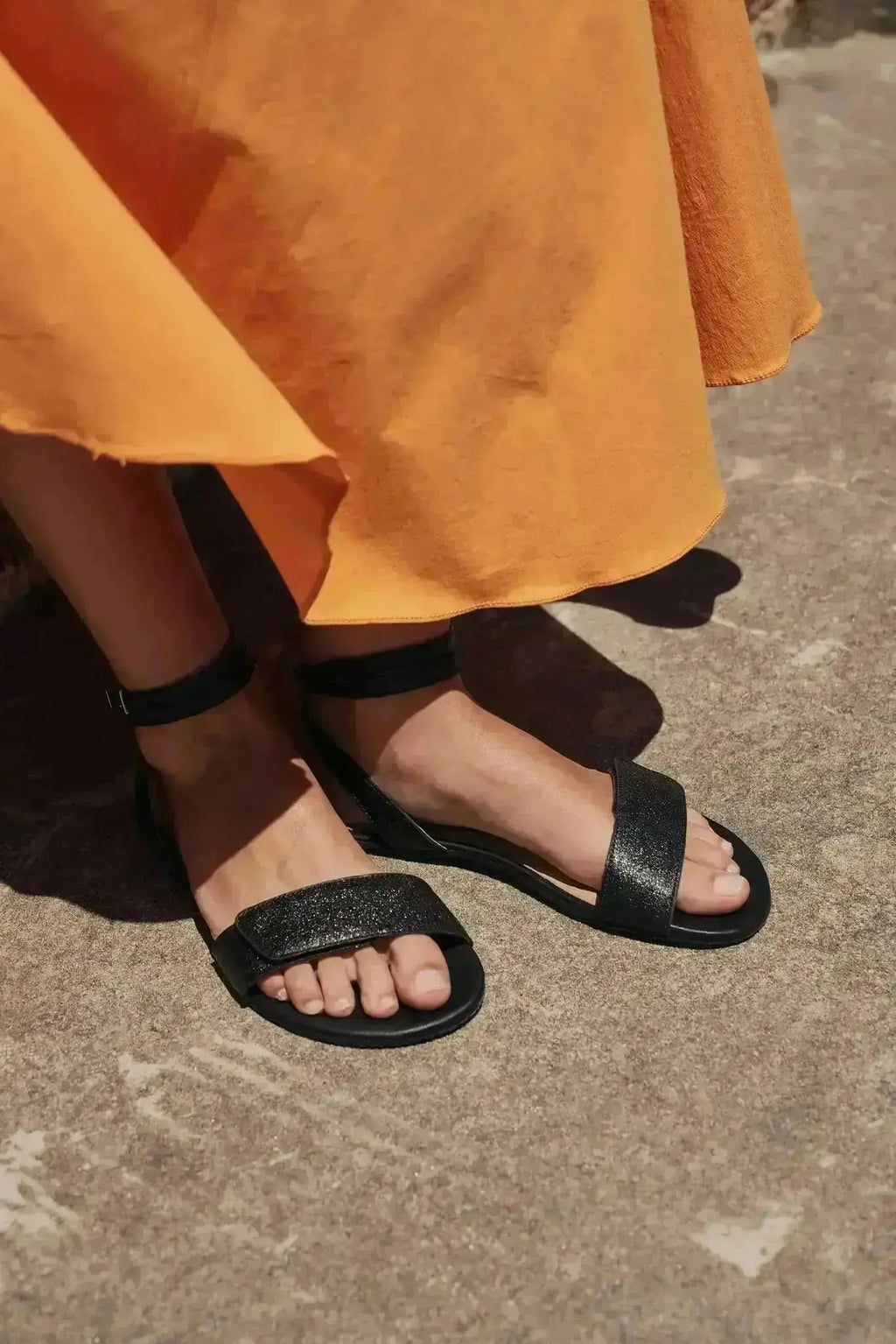 Shapen - Daisy 2.0 Black Crackle - Sandalias barefoot negras para mujer