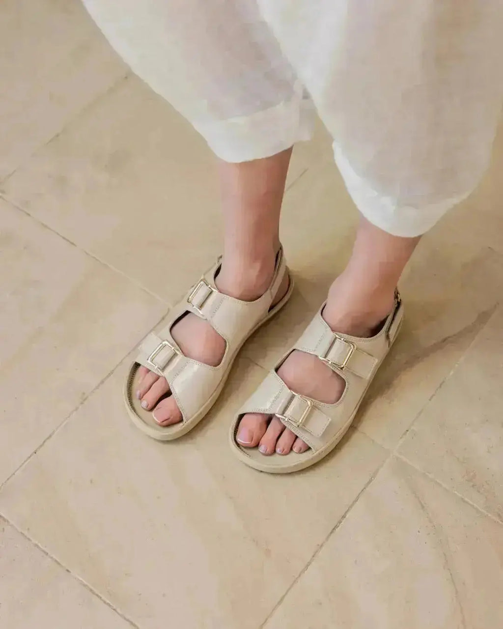 Shapen Dazzle Beige - Sandalias barefoot de hebillas para mujer