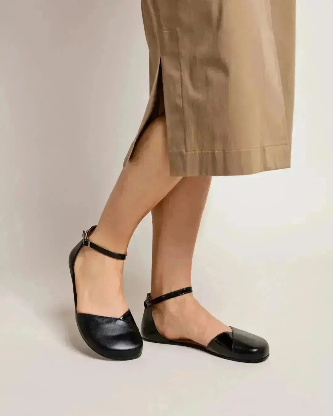 Shapen – Poppy Black - Bailarinas abiertas barefoot negras para mujer