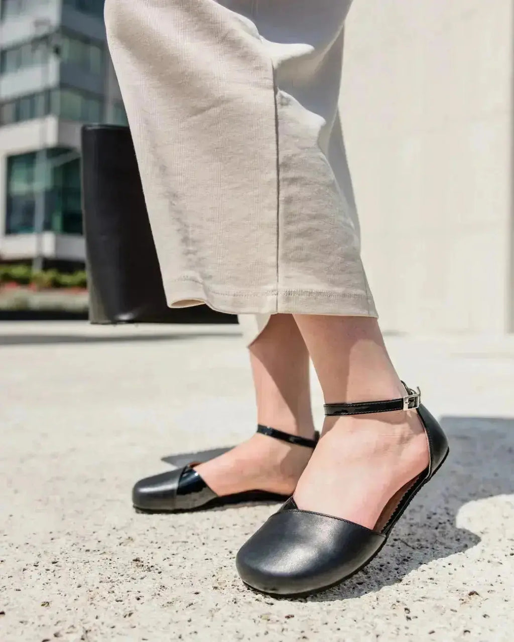 Shapen – Poppy Black Vegan - Bailarinas abiertas barefoot veganas negras para mujer