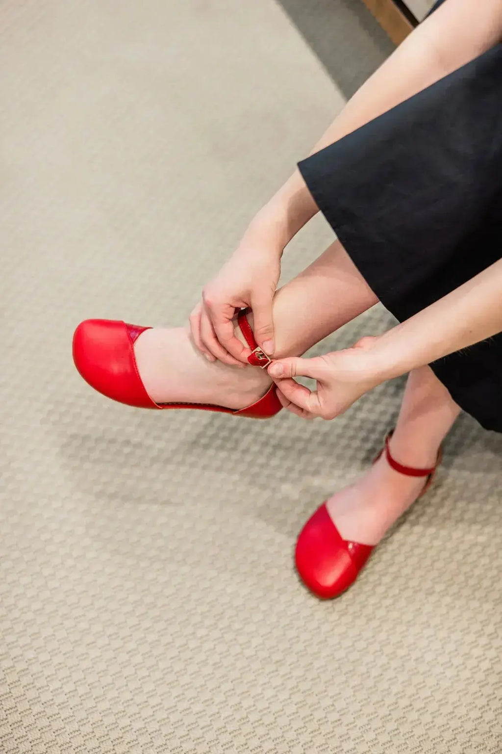 Shapen – Poppy Cherry - Bailarinas abiertas barefoot rojas para mujer