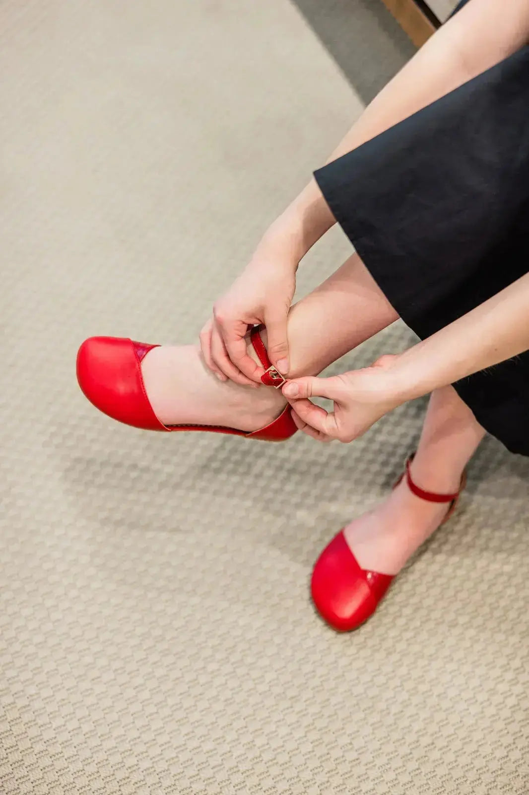 Shapen – Poppy Cherry - Bailarinas abiertas barefoot rojas para mujer