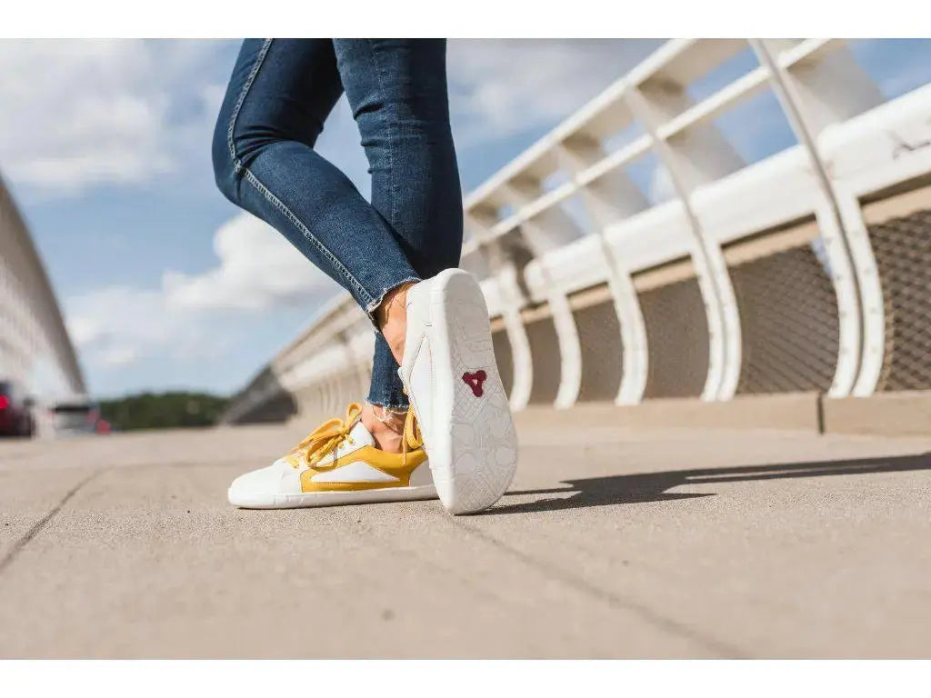 Antal - Aire Yellow - Zapatillas barefoot unisex blanco y amarillo