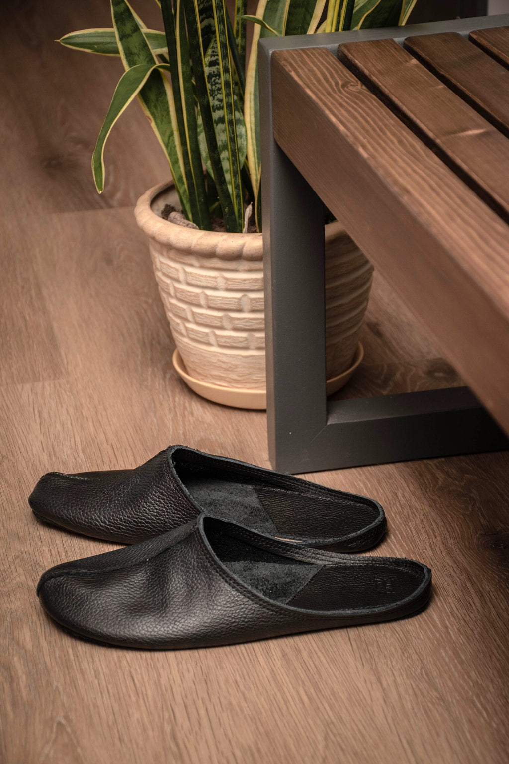OmaKing Sulbi Black - Zapatillas de casa barefoot sin talón de cuero reciclado negras