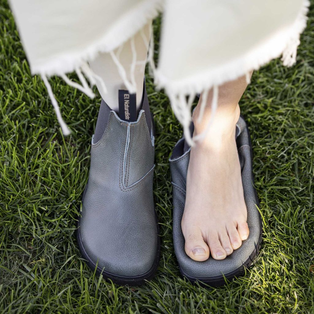 El Naturalista Nómada 5262A Alpine Grass Petrol - Botines Chelsea barefoot de mujer grises