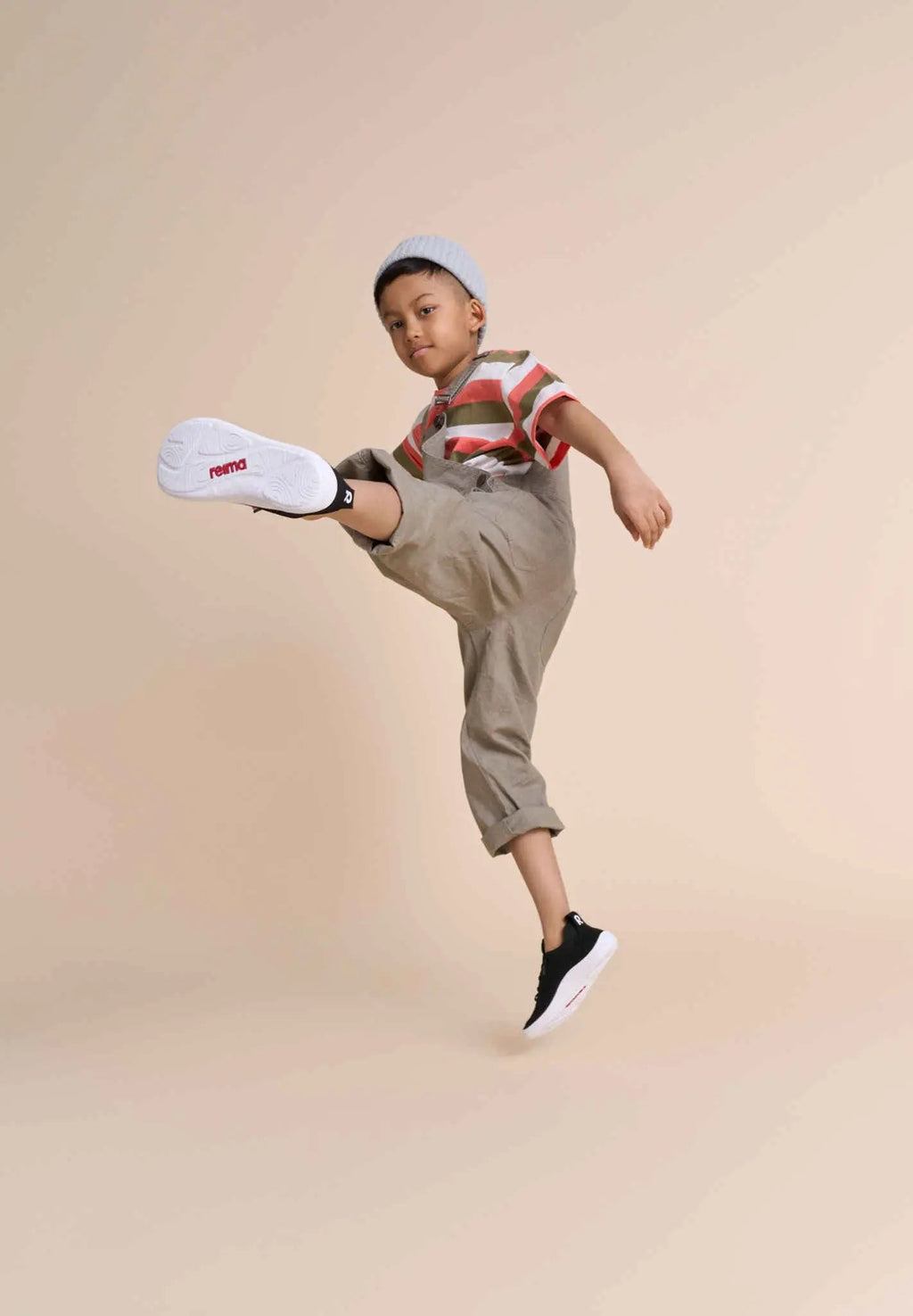 Reima - Astelu Black - Deportivas barefoot ligeras infantiles negro