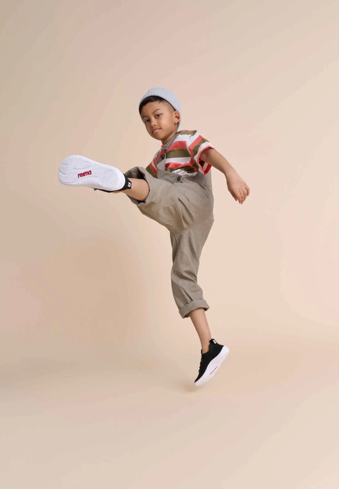 Reima - Astelu Black - Deportivas barefoot ligeras infantiles negro