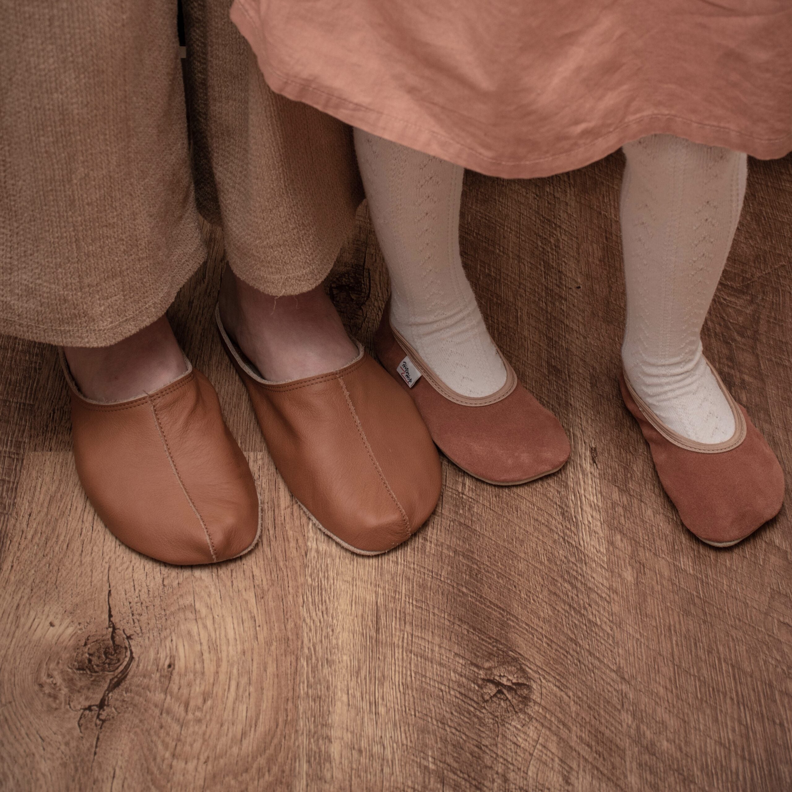 OmaKing Sulbi Brown - Zapatillas de casa barefoot sin talón de cuero reciclado marrones